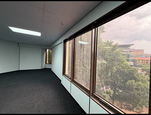 165M² OFFICE TO LET IN PARKTOWN